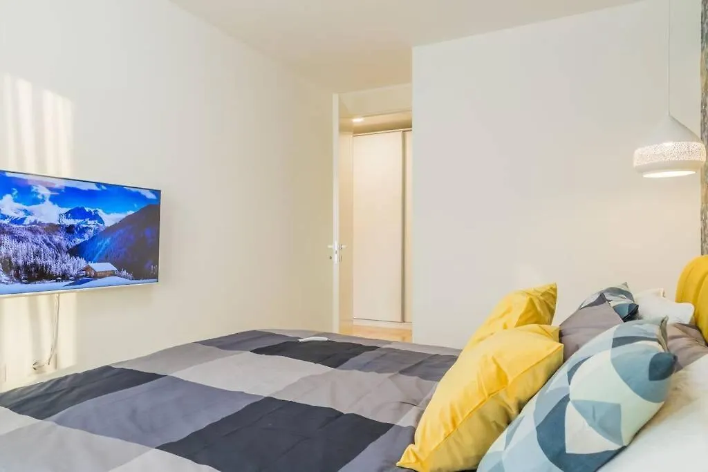 Modern Apartment Close To All Points Of Interest Bucharest Romania